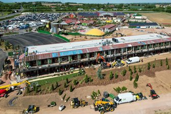 Karls eröffnet sein Hotel in Döbeln am Kindertag: Wie sieht der Sonnenlandpark die Konkurrenz? - Direkt am 2024 eröffneten Erlebnisdorf in Döbeln befindet sich das Karls-Bande Hotel. Eröffnung ist am Sonntag.