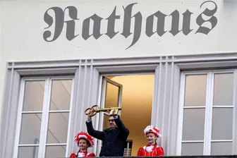 Karneval in Frankenberg: Bürgermeister Gerstner übergibt Rathausschlüssel an Narren - Erik Hoffmann