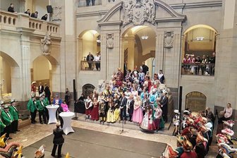 Karneval in Freiberg: Närrinnen und Narren von Michael Kretschmer nach Dresden eingeladen - Wie hier 2020 werden die Karnevalisten wieder in der Sächsischen Staatskanzlei empfangen.