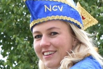 Karnevalisten "latschen" durch den Ort - Antje Gläser - Präsidiumsmitglied
