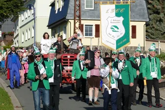 Karnevalisten streben besonderen Titel für Gelenau an - Gegen 11 Uhr setzte sich der Festumzug des 1. Gelenauer Carnevalsclubs in Bewegung.