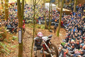 „Kartoffelreibe“, „Buttermilchrinne“, „Speckschwarte“ – Pikante Prüfungen bei der nächsten Enduro-WM im Erzgebirge - Der Brite Mitch Brightmore beim GetzenRodeo 2023. Auch am Wochenende werden viele Zuschauer beim Freiluft-Spektakel nahe Zschopau erwartet.