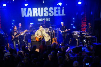 Karussell in Lichtentanne: Was Fans an der DDR-Kultband schätzen - Die Leipziger Rockband Karussell überzeugte in „St. Barbara“ das Publikum wie erwartet mit balladenhaften wie melodiebetonten Stücken.