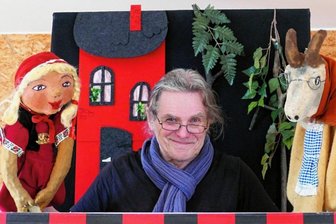 Kasper kümmert sich um den Märchenwald - und um Gelenau - Nachdem Locci alias Wolfgang Lasch das Stück "Aufregung im Märchenwald" bereits in mehreren Kitas gezeigt hat, führt er es am Freitag, 16 Uhr, noch einmal im Gelenauer Kellertheater von Frank Hübner auf. 