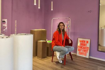 Kaßberg im Wandel: Mehrere Läden schließen im Chemnitzer Gründerzeitviertel - „Ich & meine Perle“ ist Atelier und Ausstellungsraum in einem. In dem kleinen Laden an der Weststraße betreibt Isabell Höppner seit 2021 ihr Geschäft mit den Perlen.