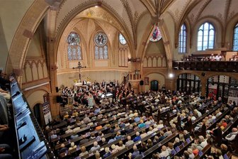 Kassensturz beim Miskus: Wird die Performance zum Stein gestrichen? - Zum Miskus-Jubiläumskonzert mit der Vogtland Philharmonie kamen am Sonntag rund 500 Besucher in die Trinitatiskirche Hainichen.