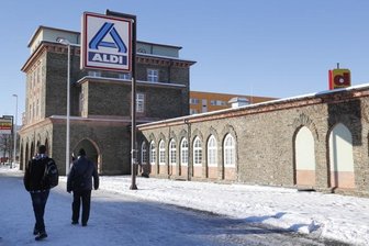 Kassiererin in Kappel mit Messer bedroht - Tatverdächtige nach Warnschüssen gefasst -