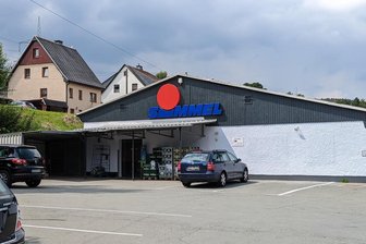 Kassiererin mit Hammer bedroht: Erzgebirger gesteht Überfall auf Supermarkt - Diesen Supermarkt soll der Erzgebirger überfallen haben. 