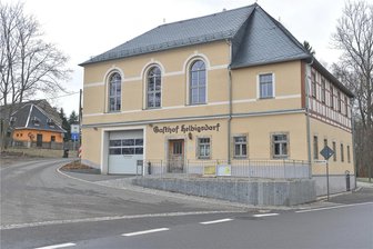 Kastanie gefällt – ausgerechnet im Festjahr 700 Jahre Helbigsdorf - Vor dem Gasthof in Helbigsdorf stand die rund 100 Jahre alte Kastanie.
