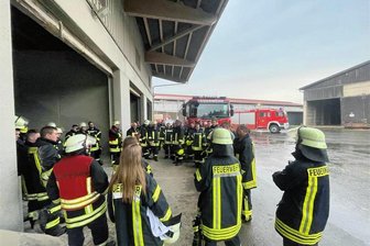 Katastrophenschützer üben im Hofgut Eichigt - Katastrophenschützer aus Eichigt, Mehltheuer und Reichenbach probten den Ernstfall im Hofgut Eichigt.