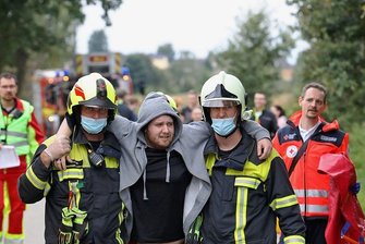 Katastrophenschutz probt in Niederwürschnitz den Ernstfall - Einige der insgesamt mehr als 20 Opfer sind nur leicht verletzt.