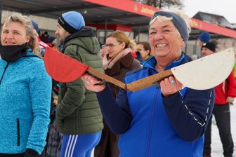 Katerlauf Frankenberg: Das sind die guten Vorsätze und Pläne der Mittelsachsen - Karin Lohfink gab am Neujahrsmorgen in Frankenberg das Startsignal für den Katerlauf.