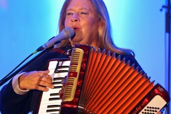 Kathy Kelly und Meeraner Chor bieten begeisterndes Klangerlebnis -