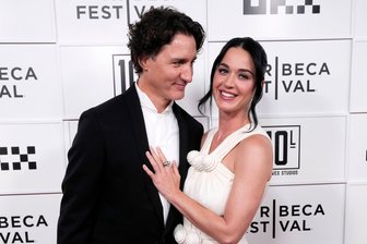 Katy Perry nimmt Trudeau erstmals auf roten Teppich mit - Popstar Katy Perry (41) hat sich bei der Premiere ihres neuen Films erstmals mit ihrem Partner, dem früheren kanadischen Premierminister Justin Trudeau (54), auf dem roten Teppich gezeigt. 