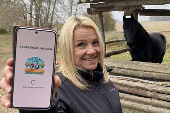 „Kauf beim Bauer“-App für ganz Deutschland: Wie eine Reichenbacherin regional-bewusstes Einkaufen zum Kinderspiel macht - Der Ladebildschirm der „Kauf beim Bauer“-App für regionales, standortbasiertes Einkaufen in ganz Deutschland. Katja Wolf aus Reichenbach hat die mit 40 Kategorien und Routenplanung operierende App mit einem Lehrling entwickelt.