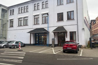 Kaufhauskette übernimmt leer stehenden Markt in Aue – Wann die Eröffnung stattfinden soll - Woolworth zieht im Januar 2026 in den ehemaligen Markt von Pfennigpfeiffer auf dem Gelände des Simmelcenters in Aue ein.