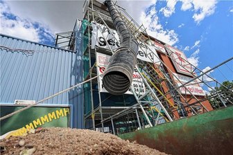 Kaufland in Zwickau-Pölbitz wird zur Baustelle: Was machen die Handwerker auf dem Dach? - Das Kaufland in Zwickau-Pölbitz bleibt bis Ende September eine Baustelle.