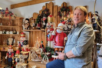 Kaufring in Johanngeorgenstadt macht Schluss: „Ware ist für mich inzwischen teurer als bei Amazon“, sagt der Chef - Inhaber Andreas Ott in der Erzgebirgsabteilung. Er hängt am Handel mit Volkskunst und überlegt deshalb, im nächsten Jahr einen kleinen Laden in seinem Wohnhaus aufzumachen.