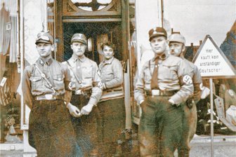 "Kauft nicht in jüdischen Warenhäusern": Der Judenboykott vom April 1933 und die Auswirkungen in Chemnitz - Vom Chemnitzer Boykott sind keine Fotos oder Filme überliefert. Dieses Bild zeigt den Boykott am Kaufhaus H. Bach in Mittweida. 