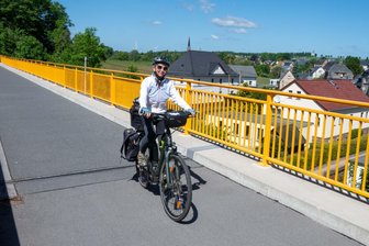 Kaum neue Radwege in Mittelsachsen: Viele Pläne, wenig Geld - In Geringswalde kann man auf dem Radweg Richtung Rochlitz schon über eine neue Brücke fahren.