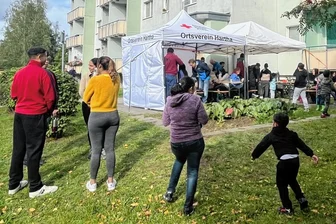Kaum noch freie Plätze für Migranten in Mittelsachsen: Wachsender Zustrom steht noch bevor - Am Flüchtlingswohnheim in Hainichen auf dem Ottendorfer Hang wurde Mitte September wieder ein Begegnungsfest gefeiert. 