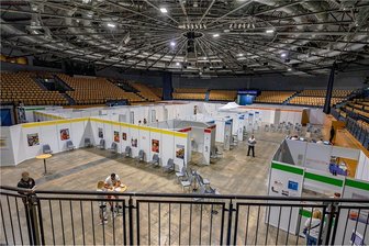 Kaum noch Nachfrage im Zwickauer Impfzentrum - Woran liegt das? - Das Impfzentrum in der Stadthalle Zwickau. Hier ist viel Platz zum Impfen.