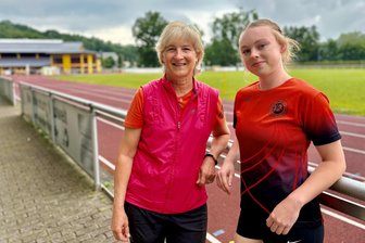 Kaum zu bremsen: Sportskanone aus dem Erzgebirge sprintet im Ruhrgebiet mit der nationalen Elite - Luise Kluge startet dieses Wochenende in Bochum bei der deutschen Meisterschaft der U 18 über 100 und 200 Meter. Dafür drückt ihr nicht nur ihre Schwarzenberger Trainerin Anja Gnüchtel fest die Daumen.