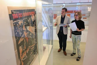 Kaviar und Beatmusik, Schildkröten und tote Enten: Archive graben neue Details zum Alltag der Wismut-Zeit aus - „Wir fügen die Puzzlestücke zusammen“: Annette Zehnter vom Stasiarchiv und Raymond Plache vom Staatsarchiv in der neuen Wismut-Ausstellung. Am Donnerstag wird sie eröffnet.