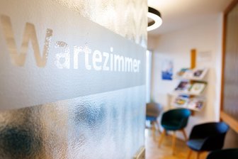 KBV: Durch Sparpaket auch in Sachsen weniger Arzttermine - Kommt es durch das Gesundheitssparpaket zu weiteren Terminengpässen und längeren Wartezeiten? Die Kassenärzte warnen davor. (Symbolbild)