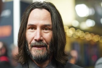 Keanu Reeves bei der Premiere von "John Wick - Kapital 4" im Zoo-Palast in Berlin. Am kommenden Donnerstag ist offizieller Deutschlandstart des Actionfilms. In ausgewählten Kinos gibt es ihn aber bereits am Mittwoch zu sehen. 