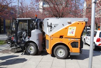 Kehrmaschine verletzt Jungen an der Hand -