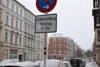Kehrmaschinen verschwinden bis zum Frühjahr aus Zwickau - Jetzt verschwinden die Parkverbotsschilder wieder aus dem Zwickauer Stadtbild – bis zum Frühjahr.