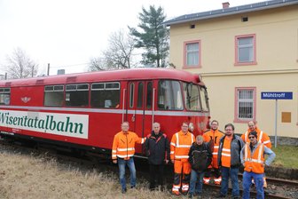 Kehrt die Wisentatalbahn ins Vogtland zurück? - Die Wisentataleisenbahner voriges Jahr bei der Abschiedsfahrt auf der Strecke.