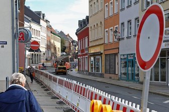 Kein Durchkommen: Dresdner Straße in Hohenstein-Ernstthal bis Mitte November dicht - Nur für Fußgänger ist die Dresdner Straße noch offen. 