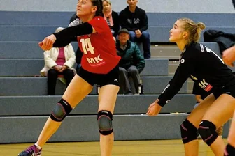 Kein Fortschritt bei Fortschritt - Die Annahme, hier von Manuela Rohn, war im Spiel der Lichtensteiner Volleyballerinnen gegen Jena ein großes Problem.