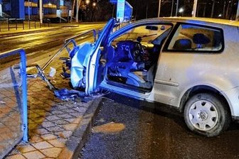 Kein Führerschein - Unfall - Das Unfallfahrzeug ließ der 17-Jährige zurück.