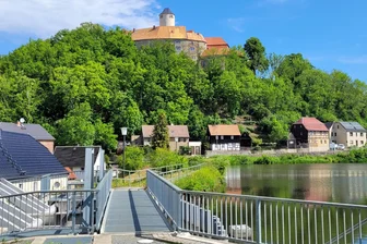 Kein Geld, kein Material aber viel Herzblut: Wie Heinz Meier die Burg Schönfels rettete - Inzwischen gehört die Burg Schönfels wieder zu den schönsten in Sachsen.