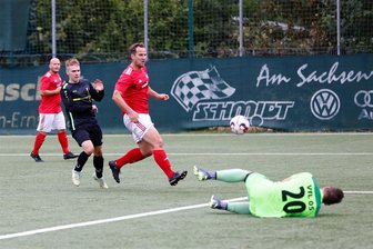 Kein Männerfußball mehr in Hohenstein-Ernstthal: VfL zieht Mannschaft aus der Kreisliga zurück - Die SpG Hohenstein-Ernstthal/Oberlungwitz II/Gersdorf (rote Trikots) gibt es nicht mehr.