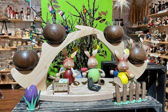 Kein Tabu: Lustige Osterhasen erobern in Schwarzenberg den Schwibbogen - Begründet diese Deko-Idee einen neuen Trend für zeitlose Schwibbogen? 