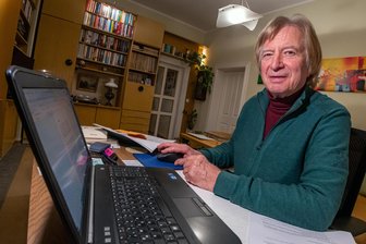 Kein Wende-Roman: Dichtung und Wahrheit über das Ende der DDR im Erzgebirge - Autor Gunter Baldauf hat der letzten Dekade der DDR einen Roman gewidmet. Das Werk sei ein Versuch zu erzählen, wie das Land innerhalb seiner Möglichkeiten funktioniert hat, so der Zöblitzer.
