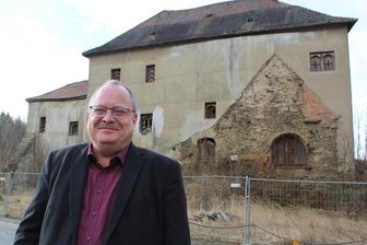 Keine Auflagen für den Käufer: Wieso Schloss Dölau verfällt - Schloss Dölau bei Greiz. Landtagsabgeordneter Dirk Bergner (FDP) fordert den Freistaat Thüringen auf, das Schloss zu retten.