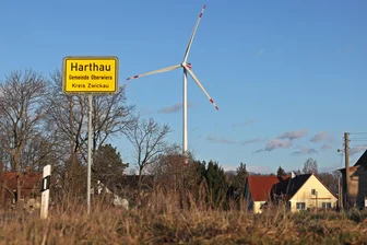 Keine drei Jahre in Betrieb: 10-Millionen-Euro-Windrad in Oberwiera wird wieder abgerissen - Blick nach Oberwiera: Hier dreht sich seit Dezember 2023 ein Windrad mit einer Nabenhöhe von 169 Metern.
