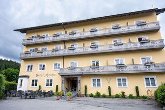 "Keine Juden erlaubt": Oberpfälzer Hotel sorgt für Empörung - Das "Hotel zum Hirschen" in der Oberpfalz hat mit einer Äußerung zu Juden für Fassungslosigkeit gesorgt.  
