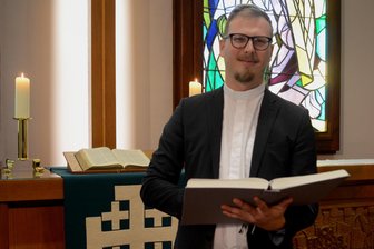 Keine Konkurrenz zu Youtube: Auf welche Botschaft ein junger Pastor im Vogtland setzt - Felix Süß hat sich als neuer Pastor gut eingelebt.