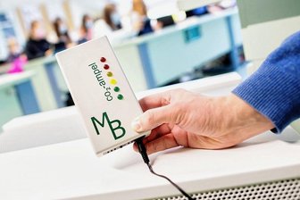 Keine Masken, keine Tests: Ein fast ganz normaler Schulstart im Erzgebirge - So eine Ampel zeigt an, wenn die Luft im Klassenzimmer nicht mehr gut ist.