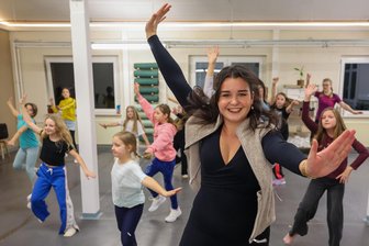 Keine neugierigen Blicke mehr: Tanzkurse sind ins „Graziella“ Wüstenbrand umgezogen - Lena Sue Weinhold ist mit ihrem Kindertanzprojekt nach Wüstenbrand umgezogen.