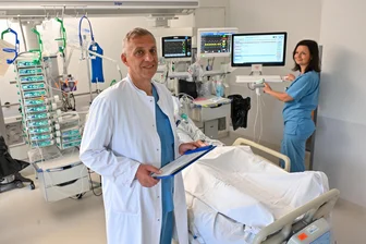 Keine Organspende mehr im Alter? Ein Chemnitzer Arzt räumt mit Vorurteilen auf - Dr. med. Gunnar Richter leitet die Stabsstelle Transplantationsbeauftragte im Klinikum Chemnitz und informiert über Organspenden.