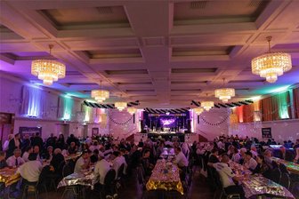Keine Partys mehr, keine Konzerte im Stehen: Festhalle in Annaberg bleibt ein Sorgenkind - Im Sitzen darf in der Annaberger Festhalle weiter gefeiert werden. Discos und Konzerte im Stehen sind aber vorerst tabu.