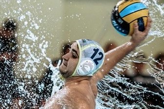 Keine Punkte für Plauener Wasserballer - Laurence Bolman in Aktion. Fünf der zehn SVV-Treffer in Würzburg gingen auf sein Konto.