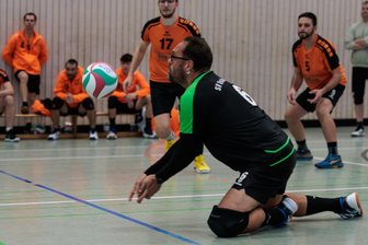 Keine Punkte vor der langen Pause: Milkauer Volleyballer unterliegen neuem Primus - Denny Jonies war bei den Milkauer Volleyballern wieder als Libero gefordert.